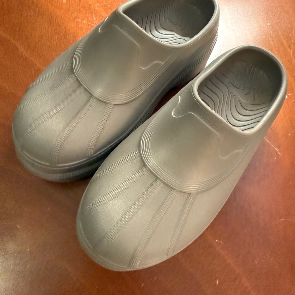 Sorel Women's Gray Slip-On Platform Clogs